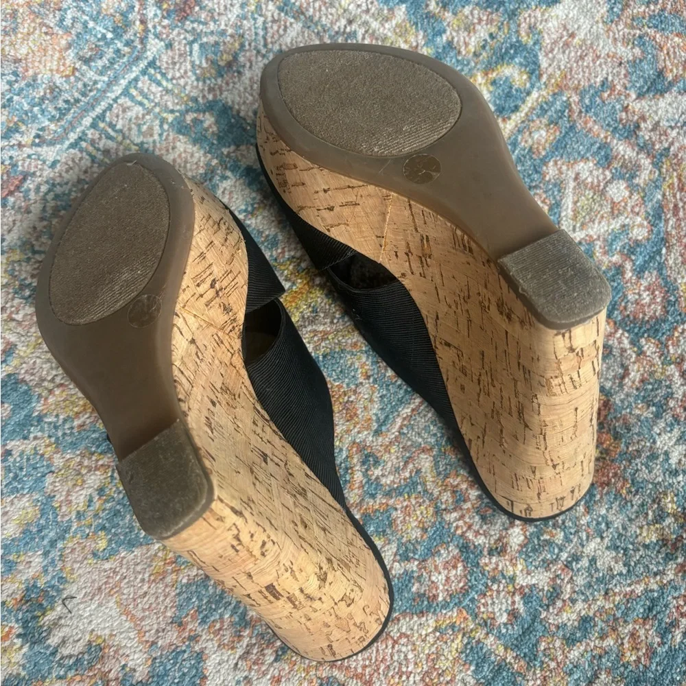 Stylish Jessica Simpson Black Summer Wedges size 7